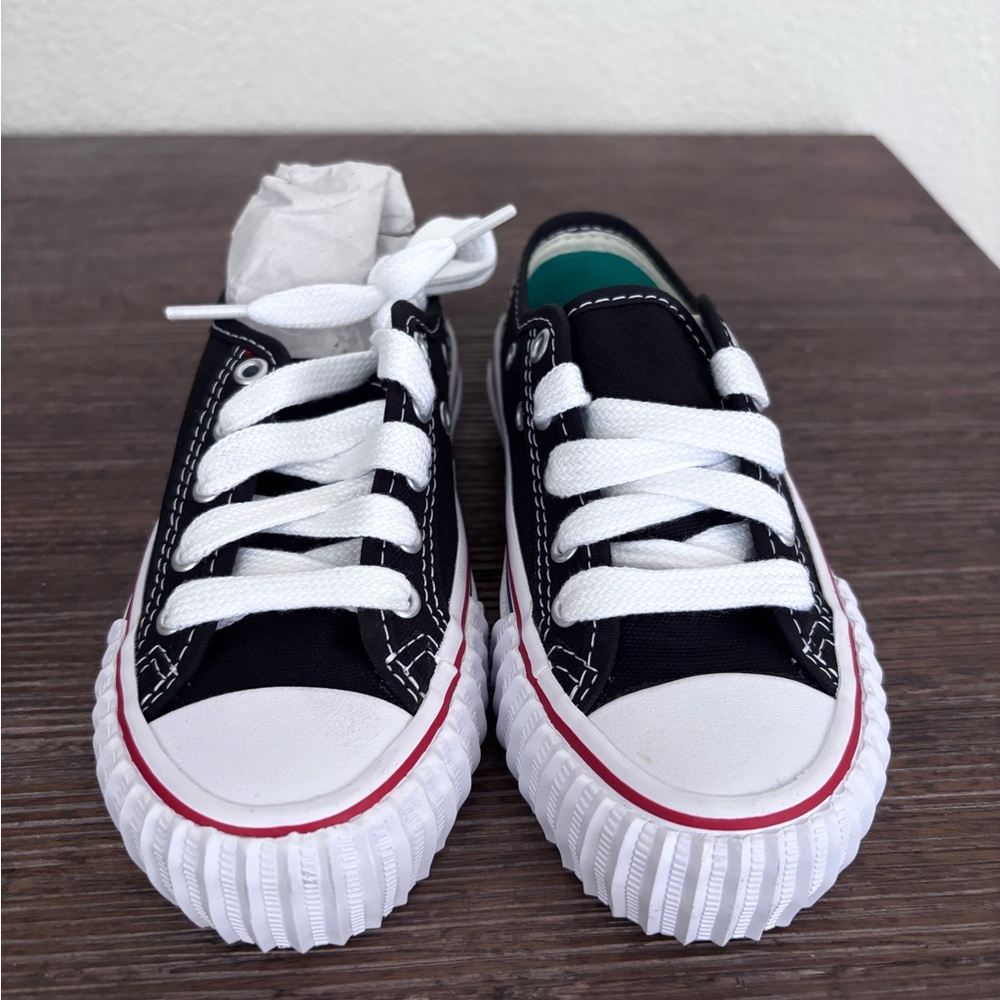 Pf Flyers Black LOW REIS sneakers in kids size 11